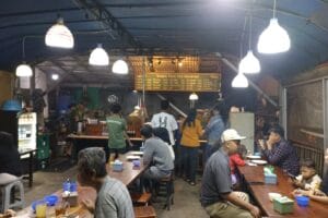 Suasana Warung Pecel Lele Nusantara Di Naggewer Cibinong Jajandikitid
